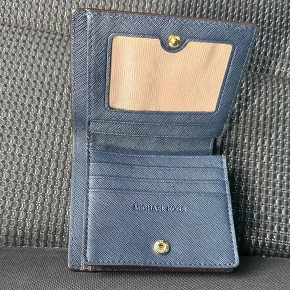 Michael Kors Jet Set Travel Saffiano Flap Card Holder in a Navy Blue - Picture 3 of 4